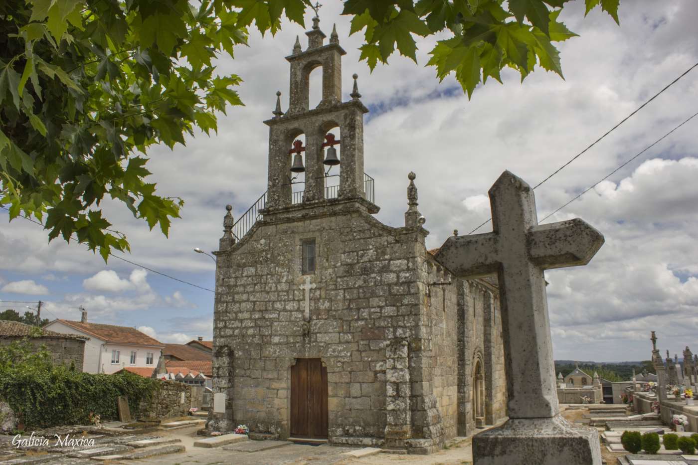 Iglesia de Santiago de Gustei en Amoeiro