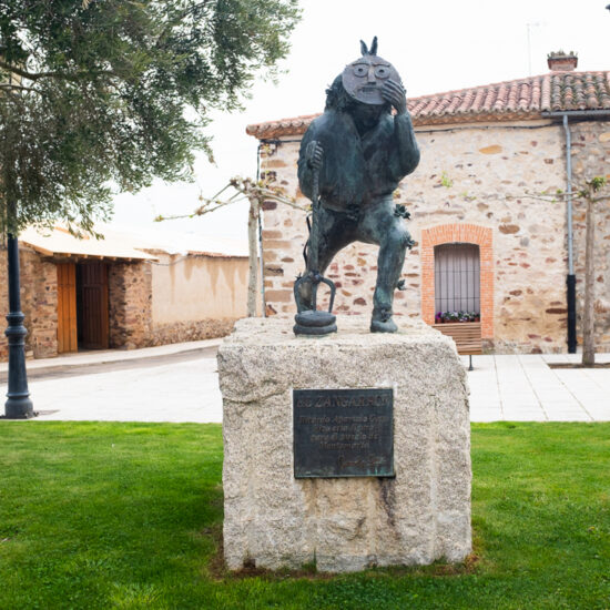 escultura del Zangarrón de Montamarta