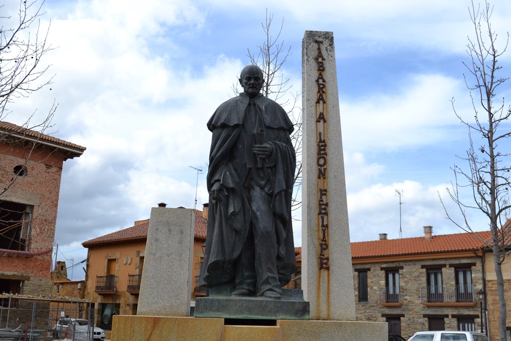 La estatua de León Felipe en Tábara